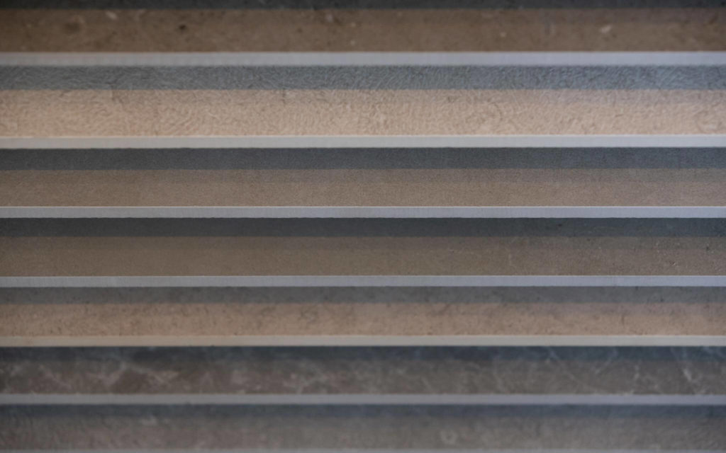 Marbre, grand cérame et grand format. Une collection de carrelage variée.